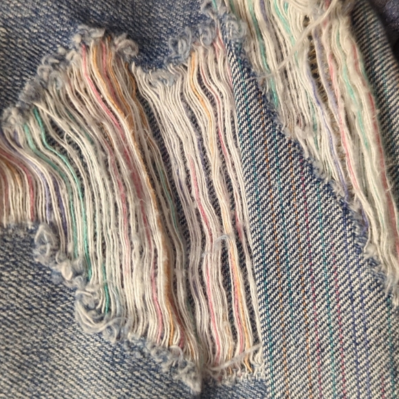 NWT* Hidden Light Wash Distressed Bohemian Denim Shorts Size Medium - Picture 9 of 10